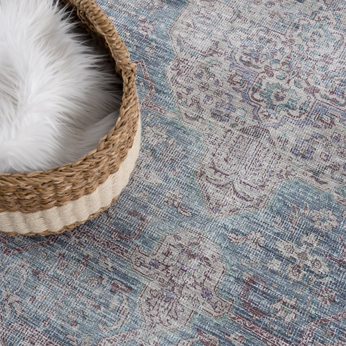 Ionia IO-02 Traditional Washable Rug