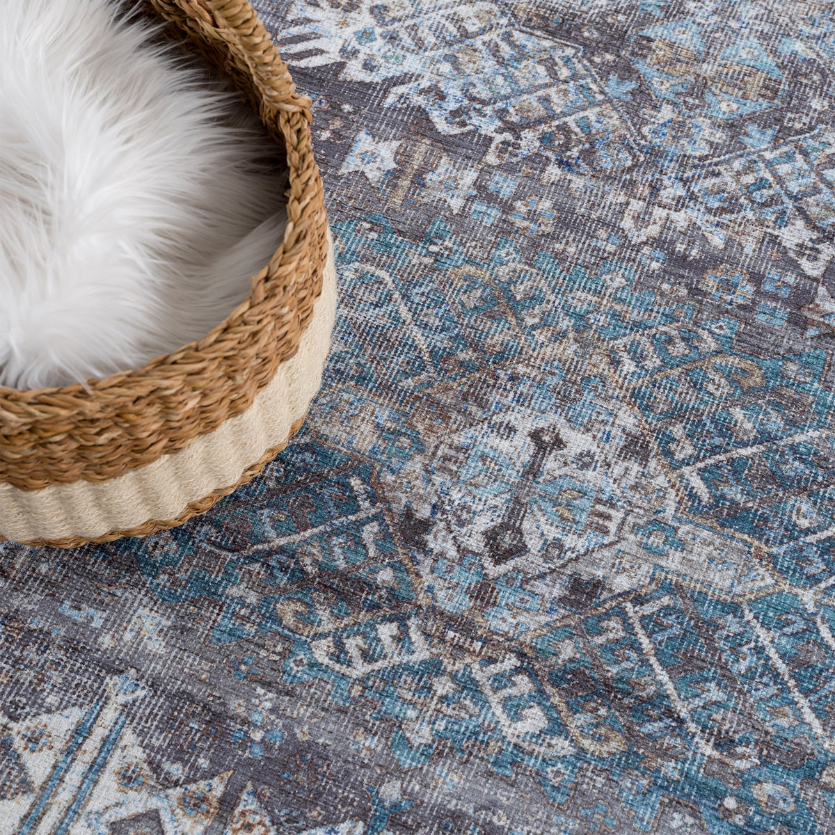 Ionia IO-04 Traditional Washable Rug