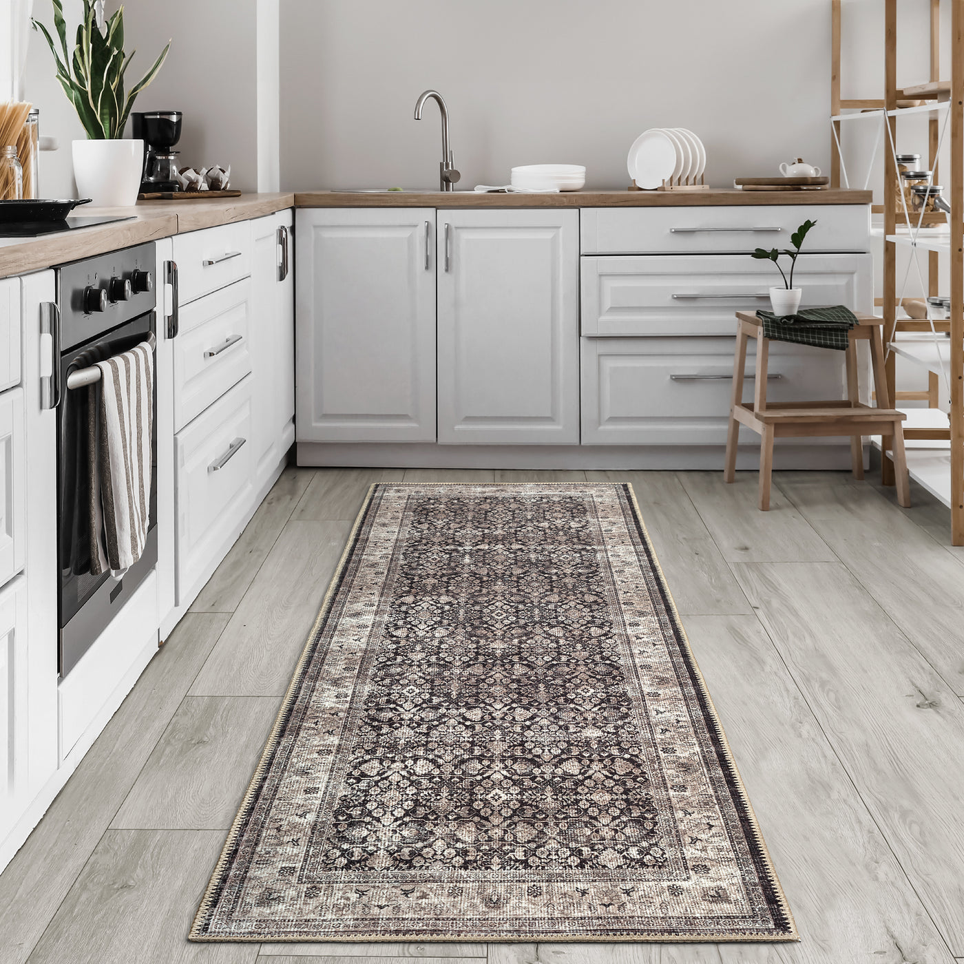 Ionia IO-61 Traditional Bordered Charcoal and Beige Rug