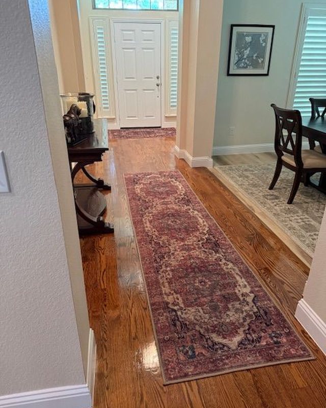Customer photo: Elena runner in a hallway